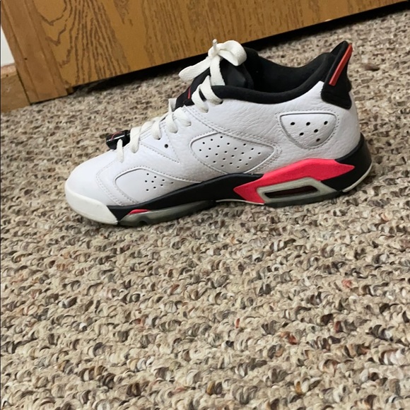 Jordan low 6 white infrareds - Picture 2 of 2